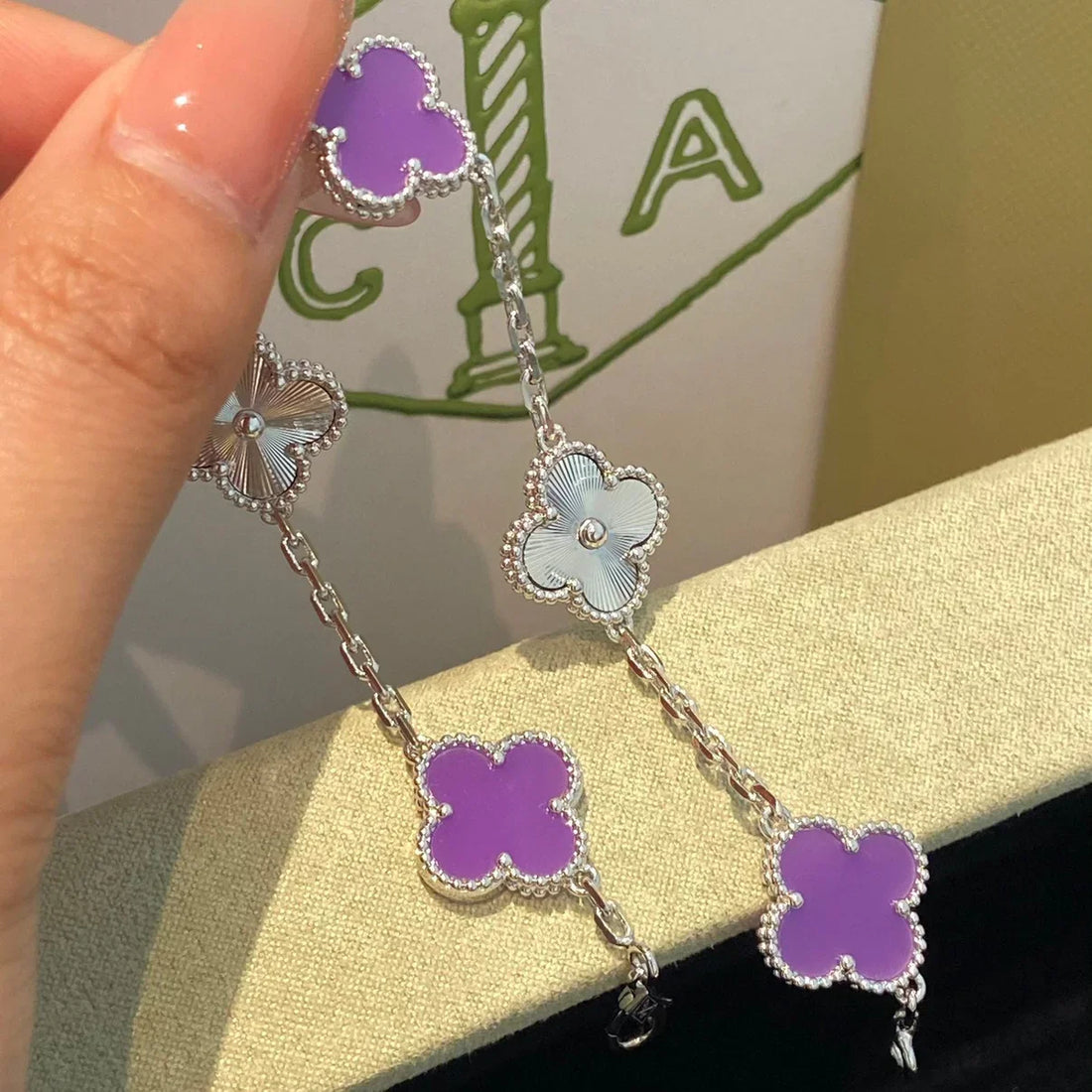 Quatrefoil 5 Motifs Bracelet, Violet