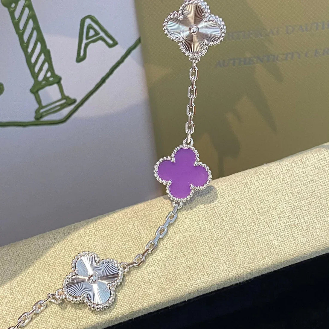 Quatrefoil 5 Motifs Bracelet, Violet