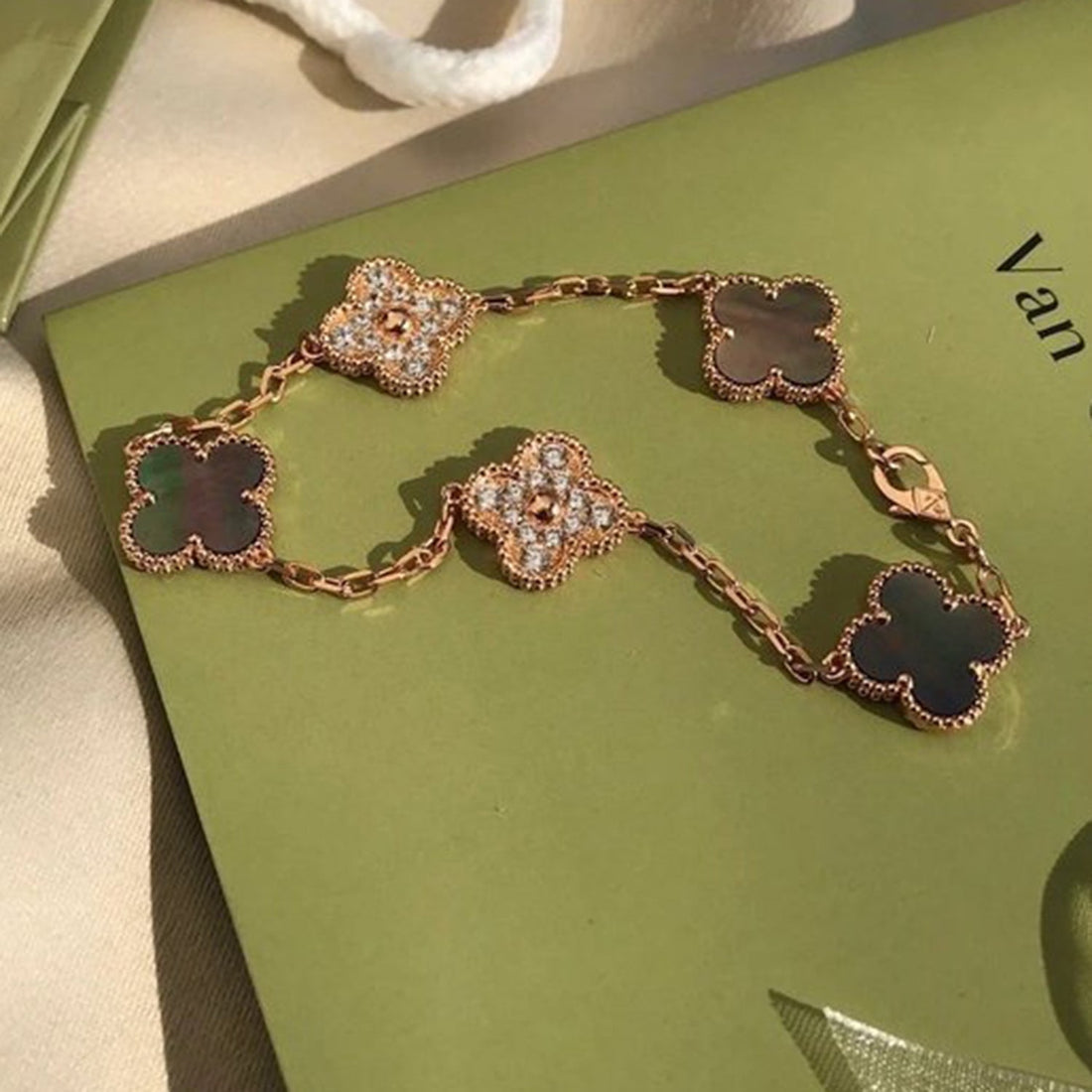 Quatrefoil 5 Motifs Bracelet, Gray Mother of Pearl