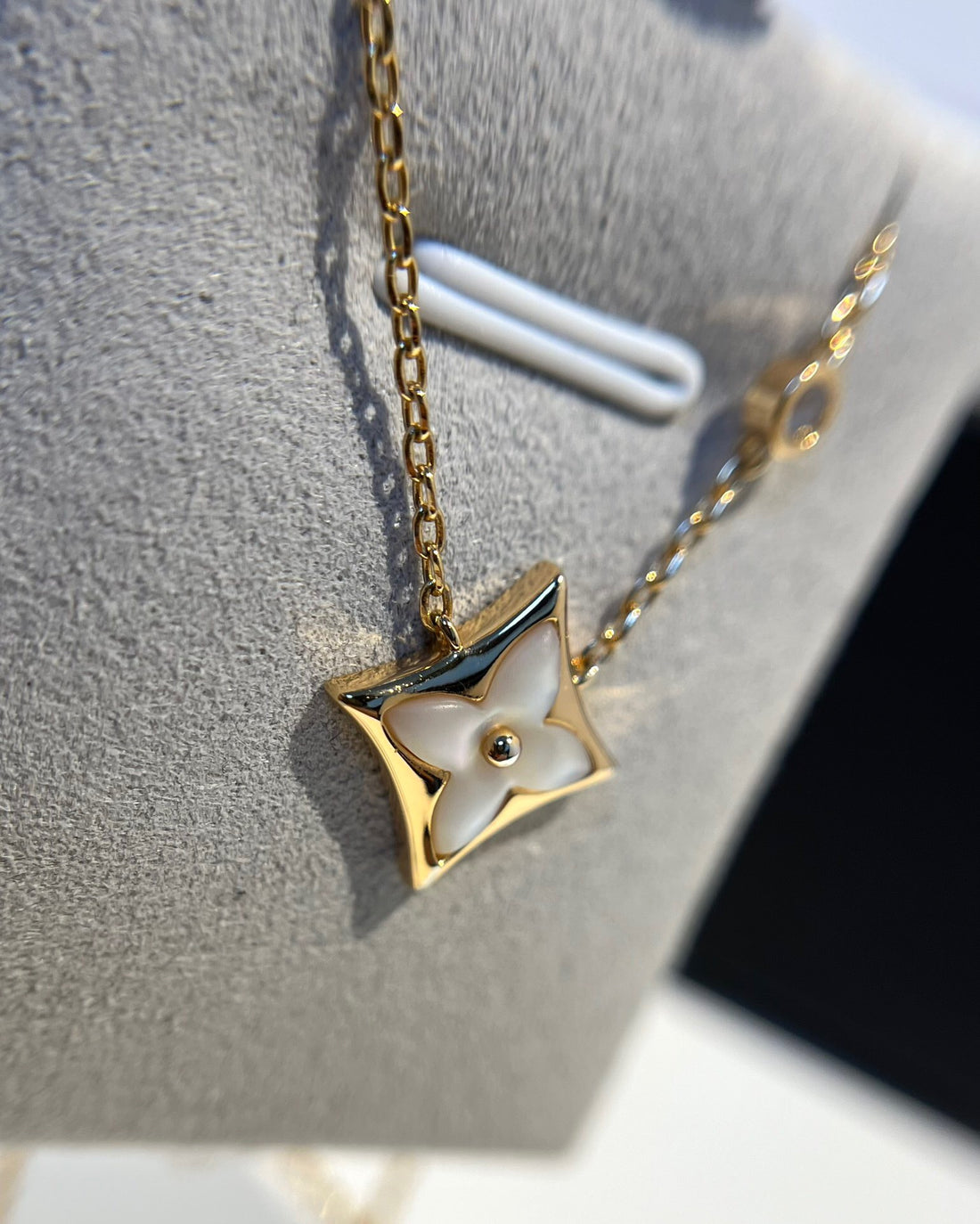 Star-Flower Pendant Necklace, Mother-of-Pearl, Stone-Set, White