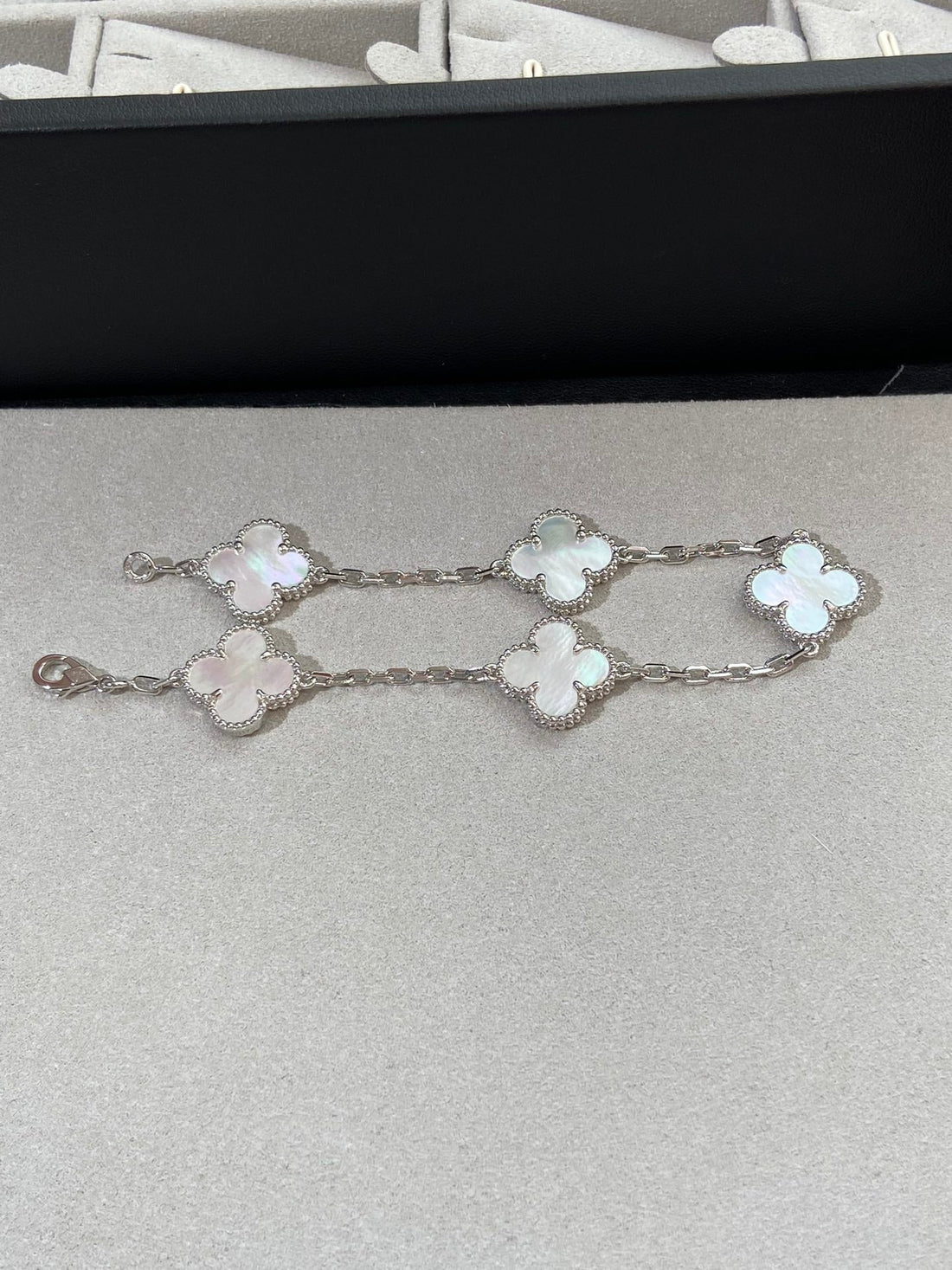 Quatrefoil 5 Motifs Bracelet, White Mother of Pearl