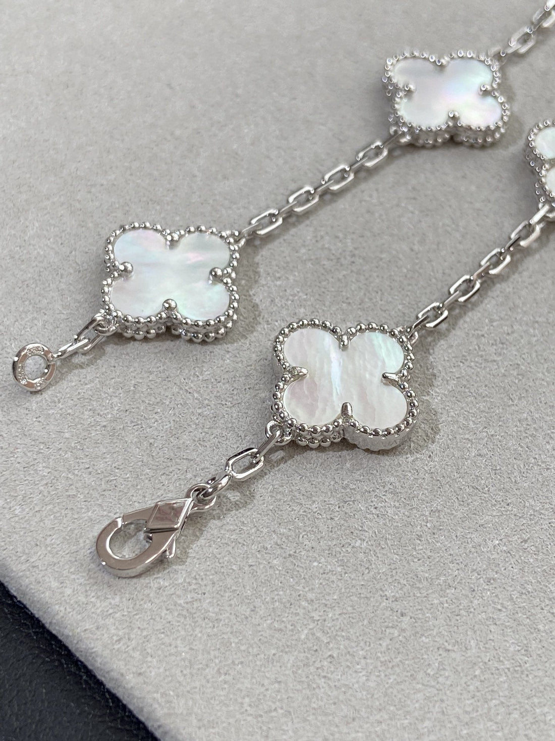 Quatrefoil 5 Motifs Bracelet, White Mother of Pearl