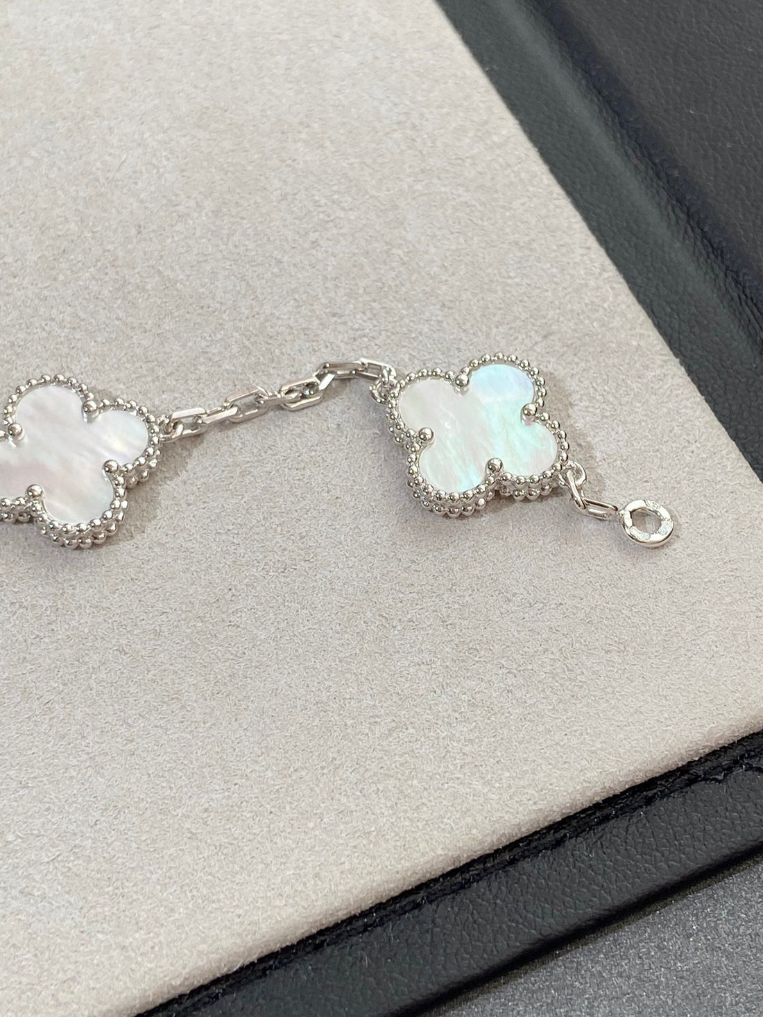 Quatrefoil 5 Motifs Bracelet, White Mother of Pearl