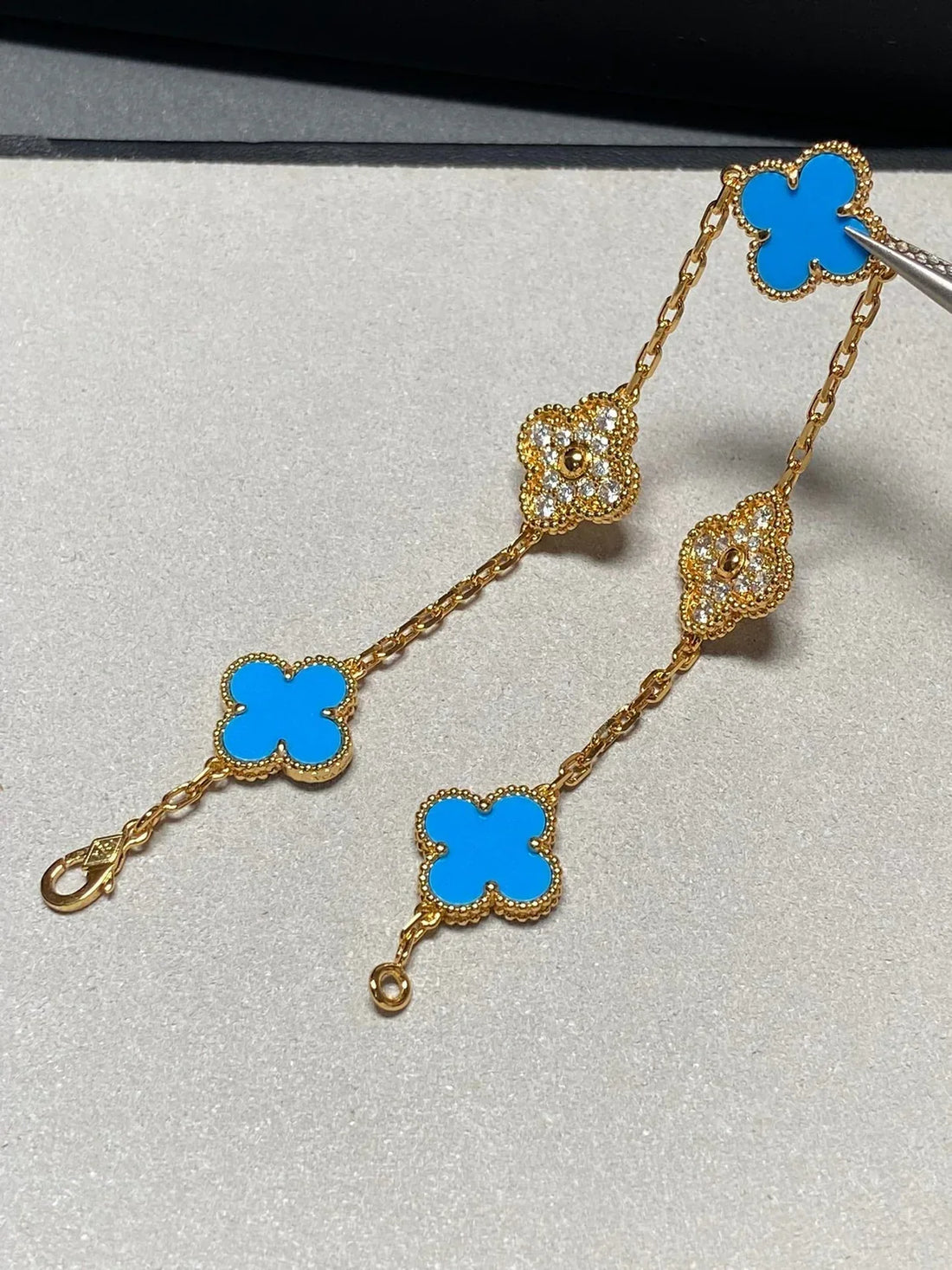 Quatrefoil 5 Motifs Bracelet, Blue Agate