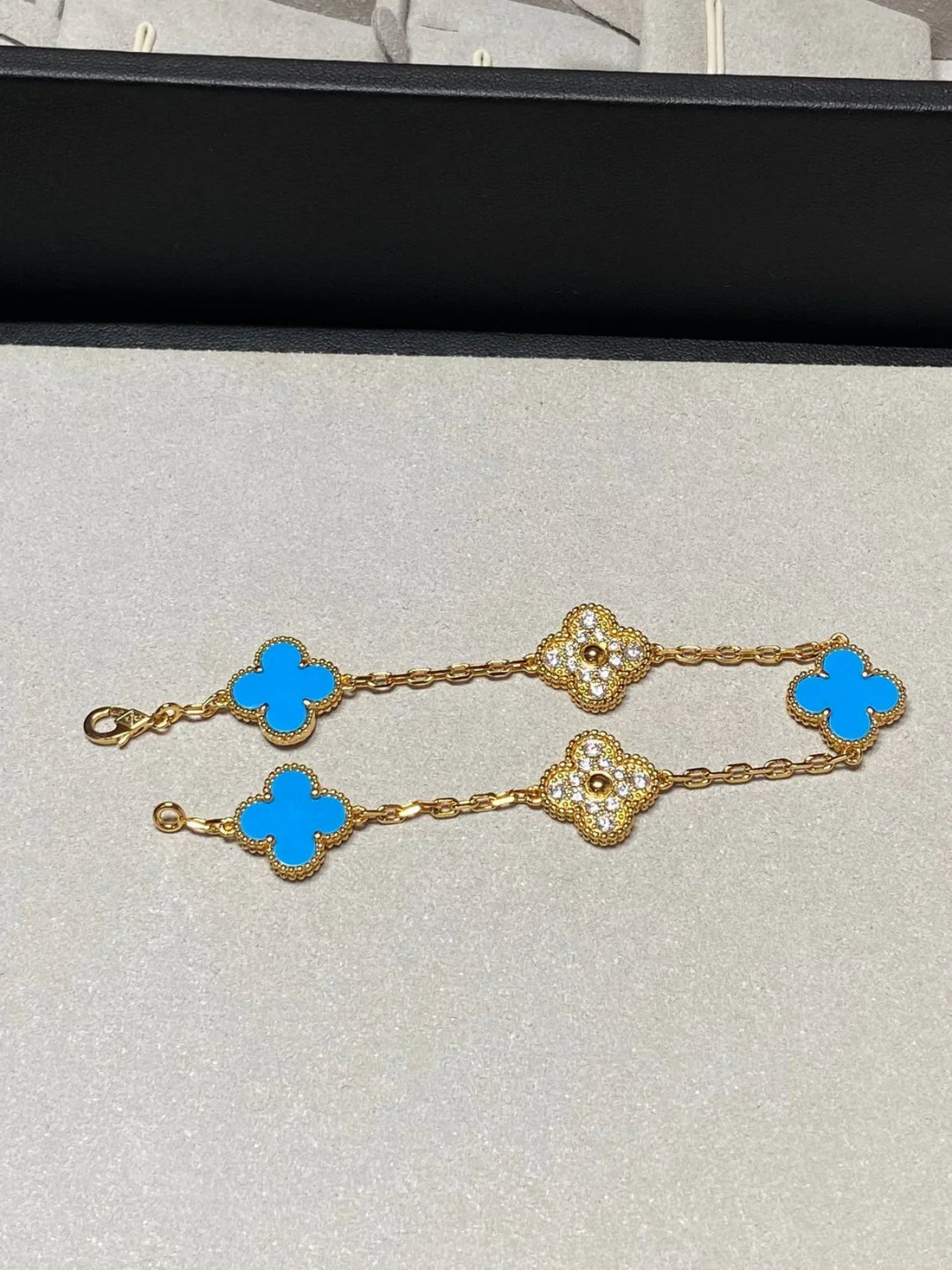 Quatrefoil 5 Motifs Bracelet, Blue Agate