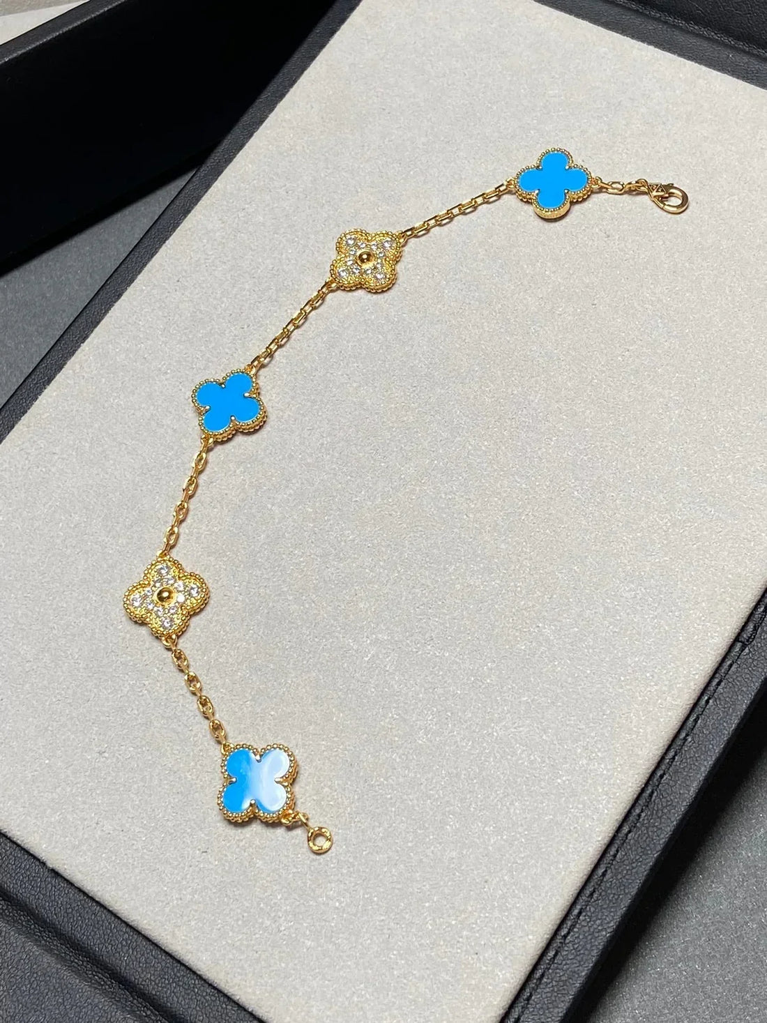Quatrefoil 5 Motifs Bracelet, Blue Agate