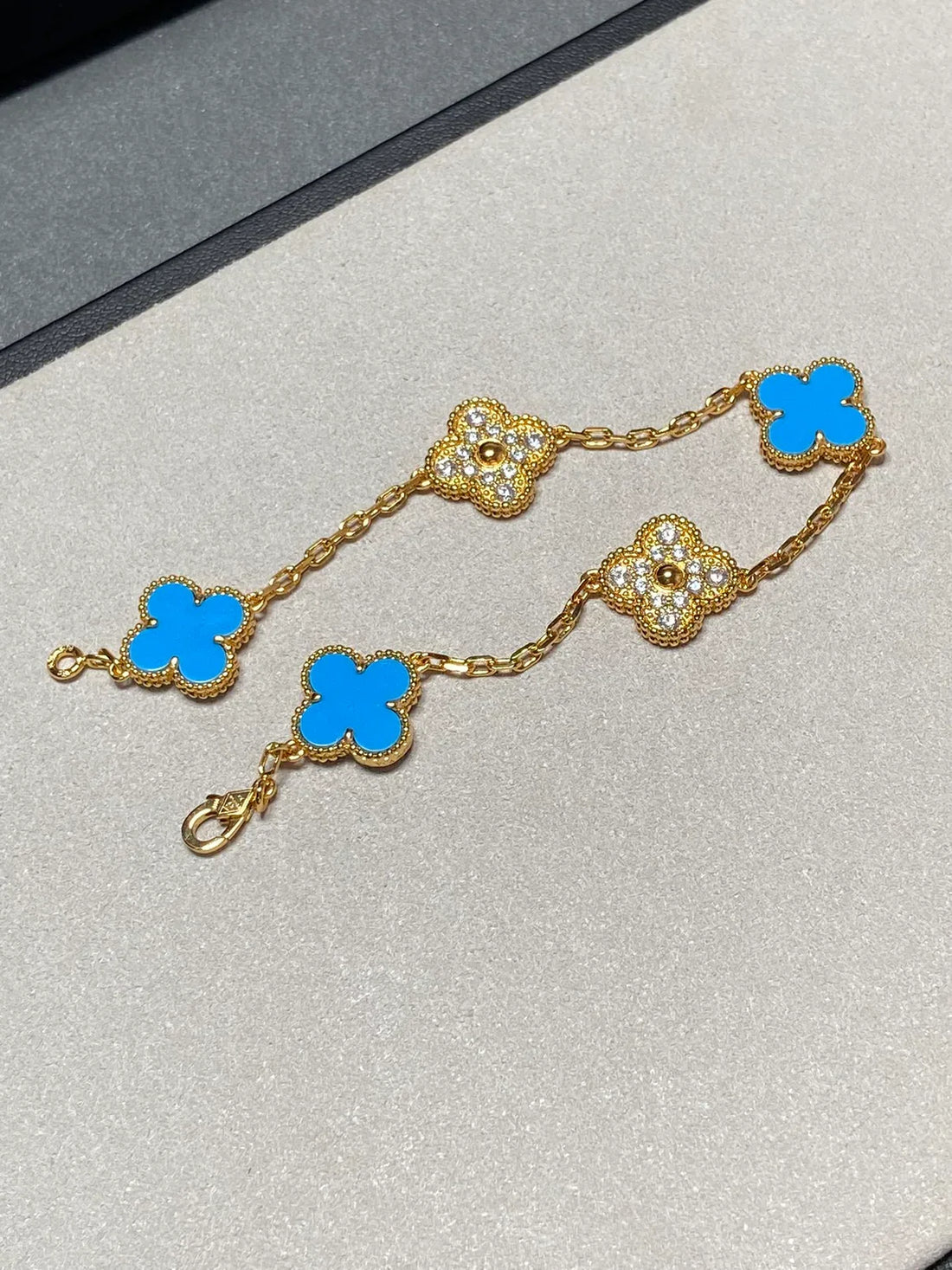 Quatrefoil 5 Motifs Bracelet, Blue Agate
