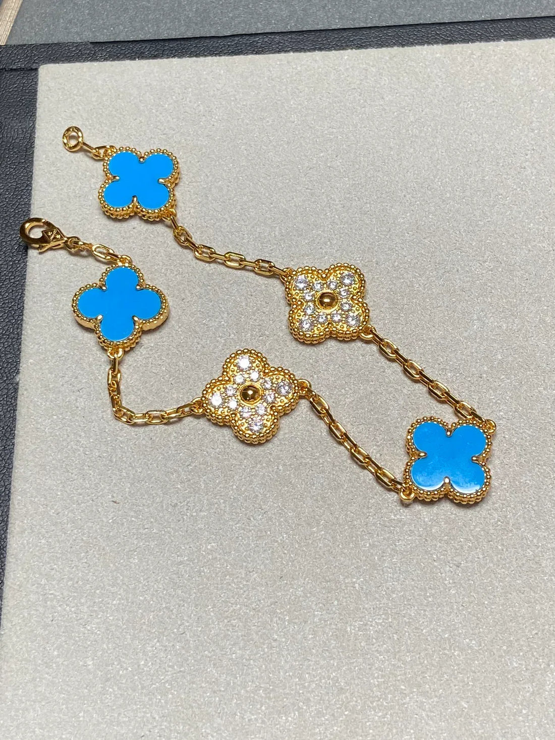 Quatrefoil 5 Motifs Bracelet, Blue Agate