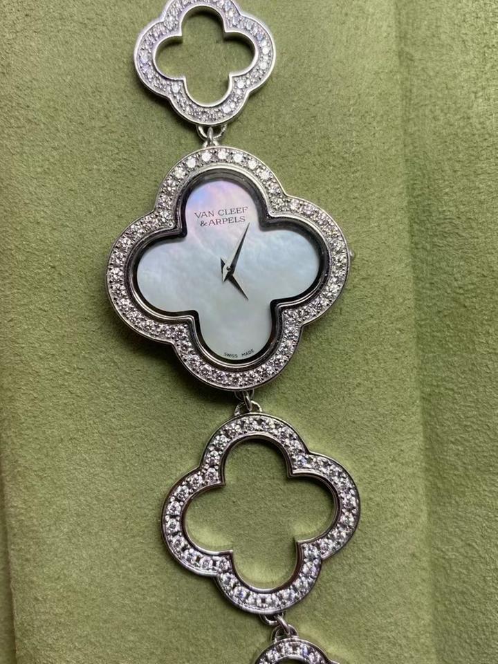 Quatrefoil Dial Watch, 18K, White Gold Tone, Mother-of-Pearl