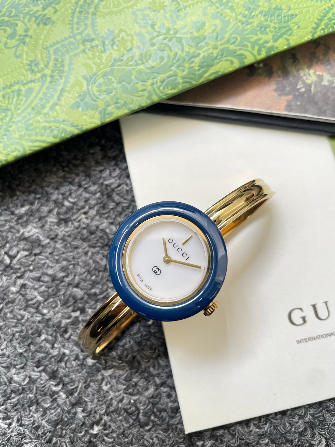 Round Watch, 18K, Yellow Gold Tone, 28 mm