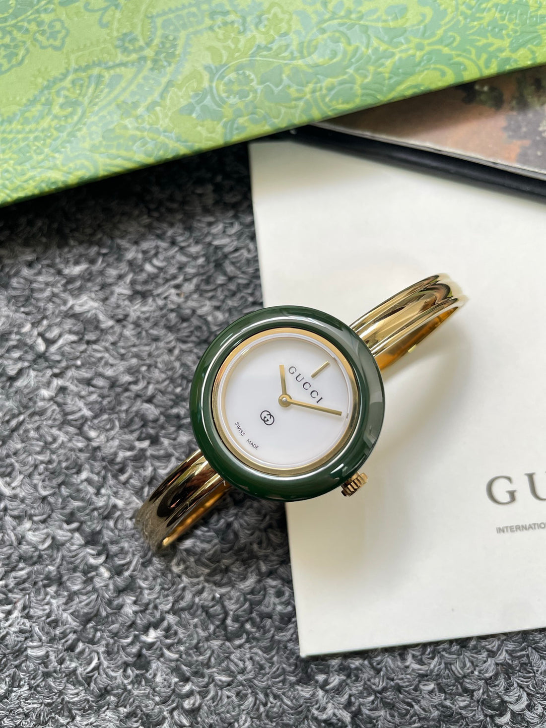 Round Watch, 18K, Yellow Gold Tone, 28 mm