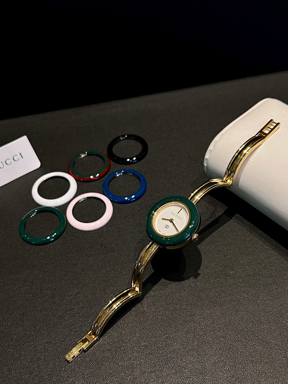 Round Watch, 18K, Yellow Gold Tone, 28 mm