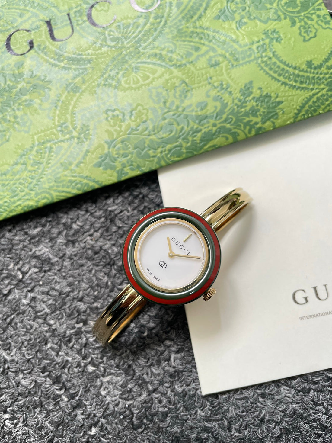 Round Watch, 18K, Yellow Gold Tone, 28 mm