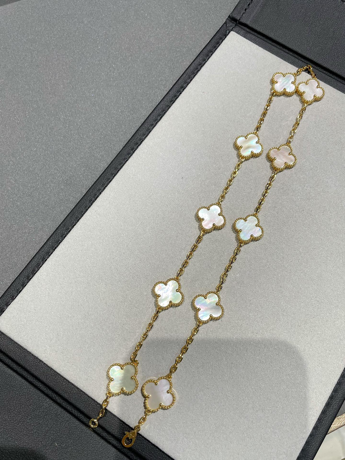 Quatrefoil Pendant Necklace, 10 Motifs, Yellow Gold Tone, Malachite