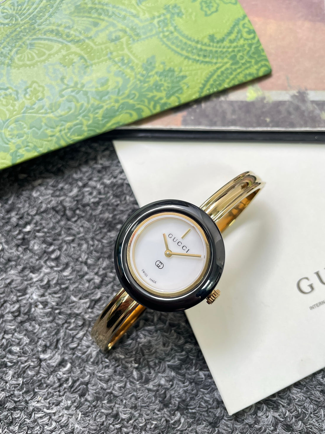 Round Watch, 18K, Yellow Gold Tone, 28 mm