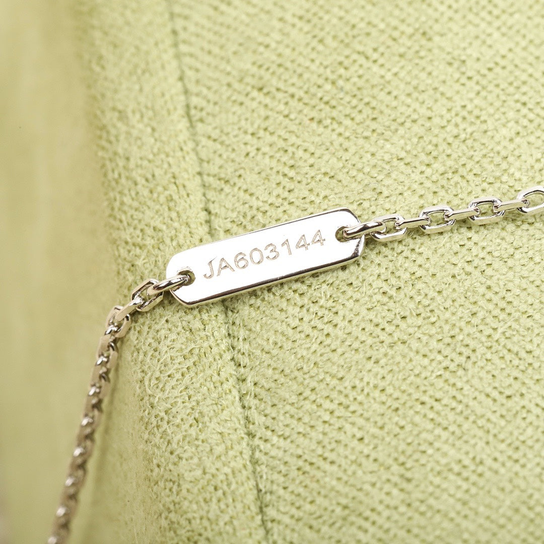 Quatrefoil Pendant Necklace