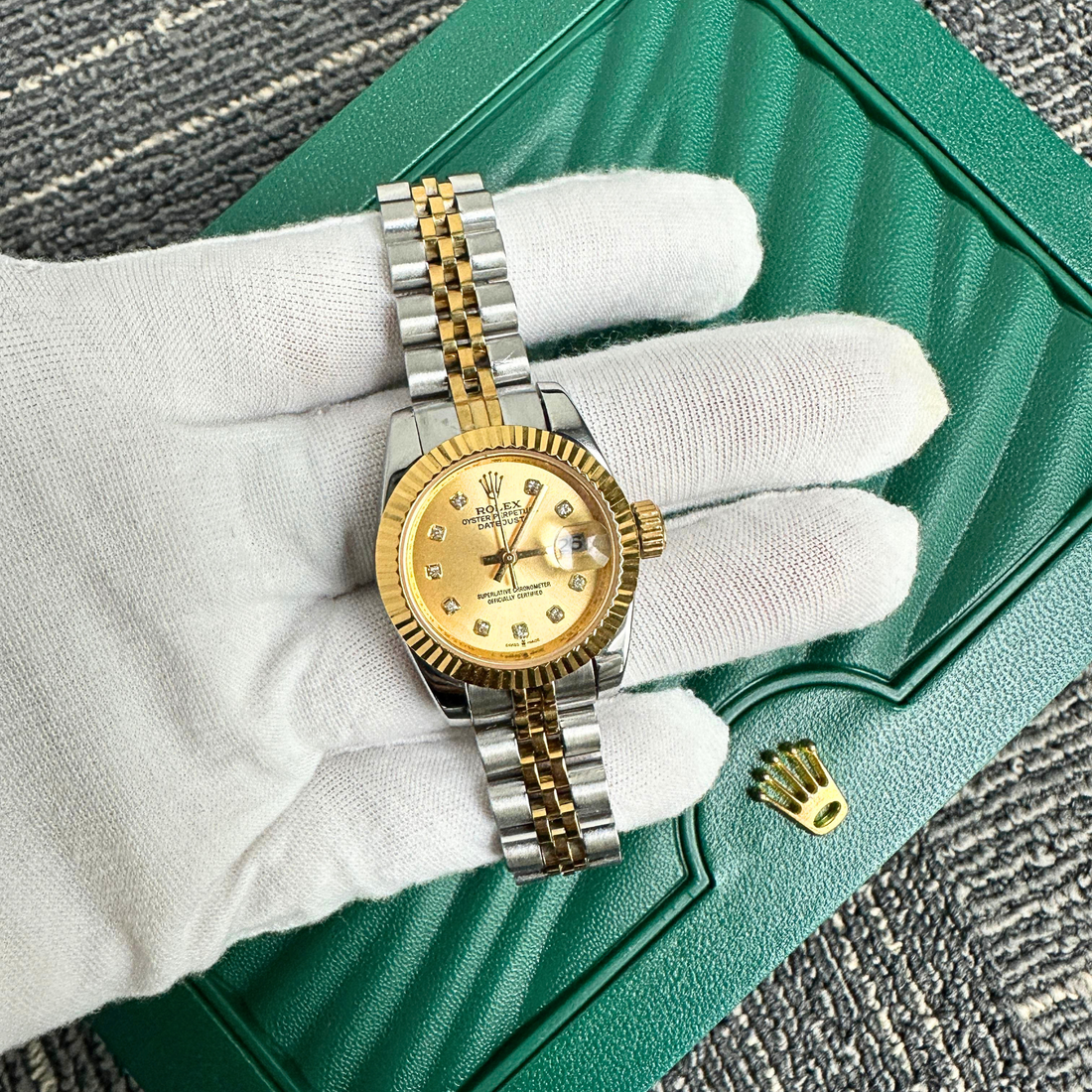 Classic Date Watch, Yellow Gold Tone, Steel, 28 mm