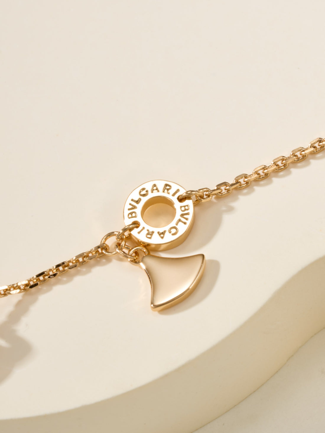 Fan-Motif Necklace, Yellow Gold Tone
