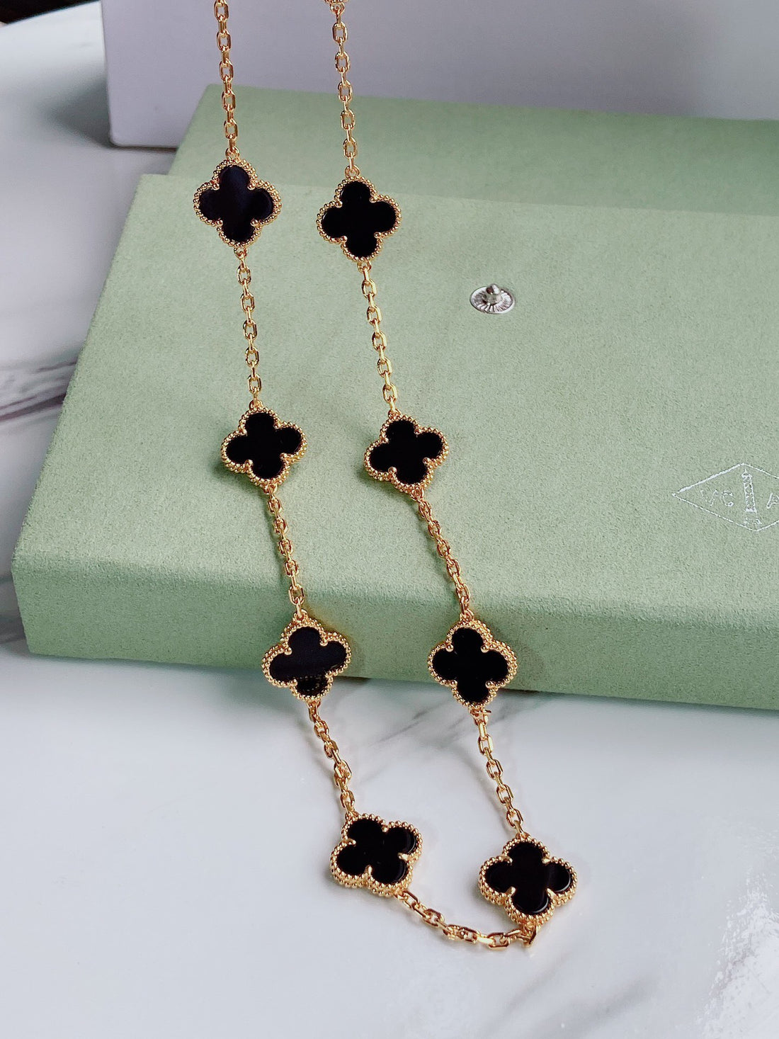 Quatrefoil Pendant Necklace, 10 Motifs, Yellow Gold Tone, Malachite