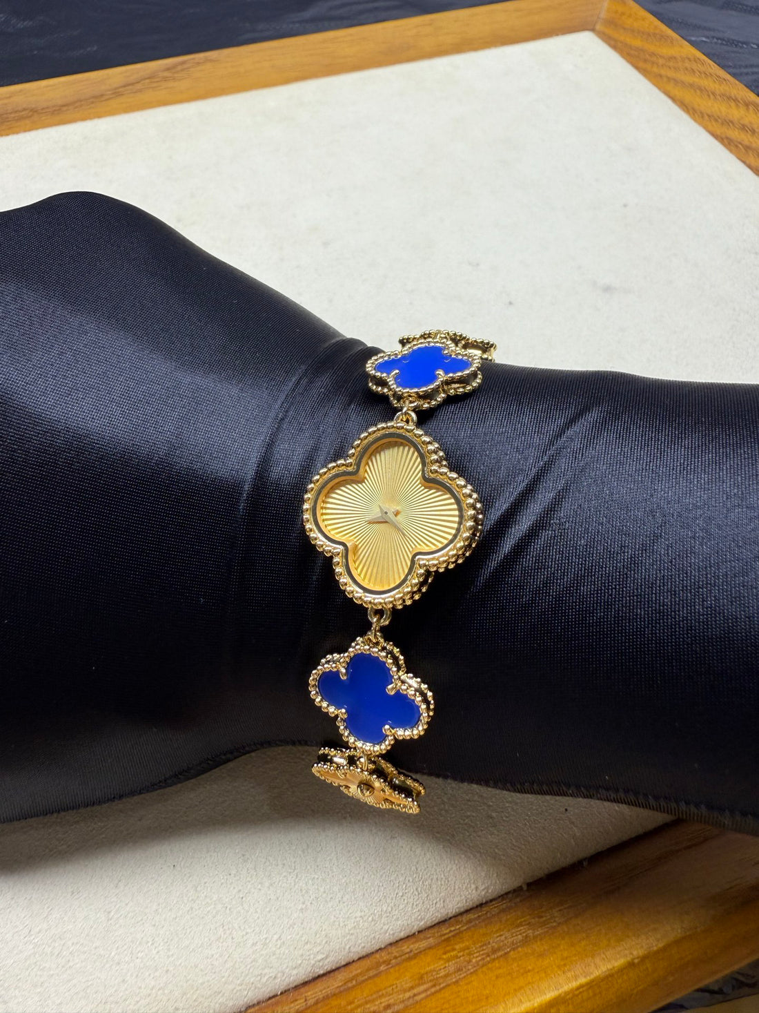 Quatrefoil Dial Watch, 18K, Yellow Gold Tone, Agate
