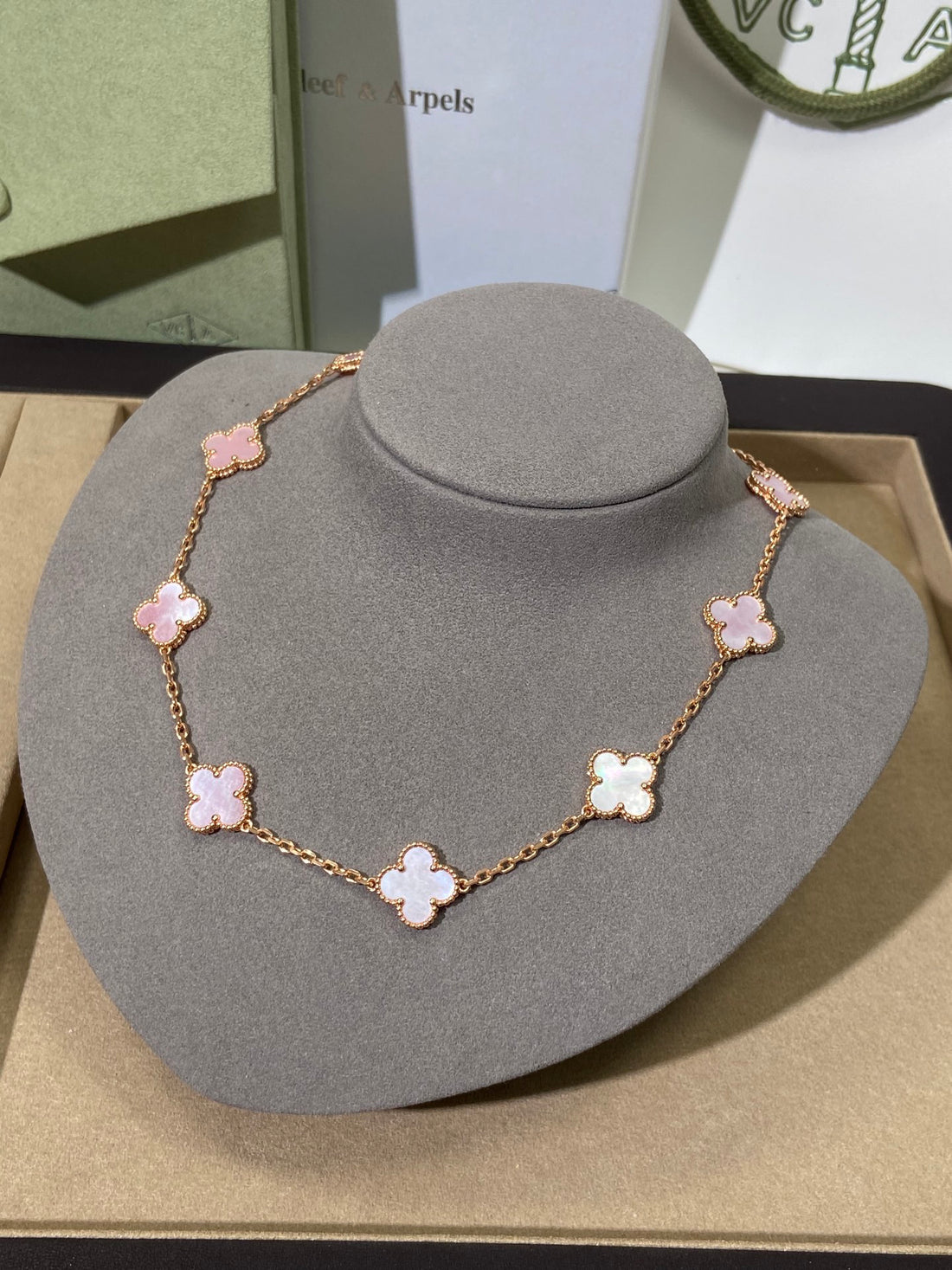 Quatrefoil Pendant Necklace, 10 Motifs, Rose Gold Tone, Malachite