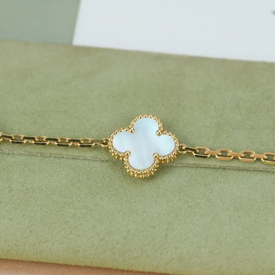 Quatrefoil 5 Motifs Bracelet, White Mother of Pearl