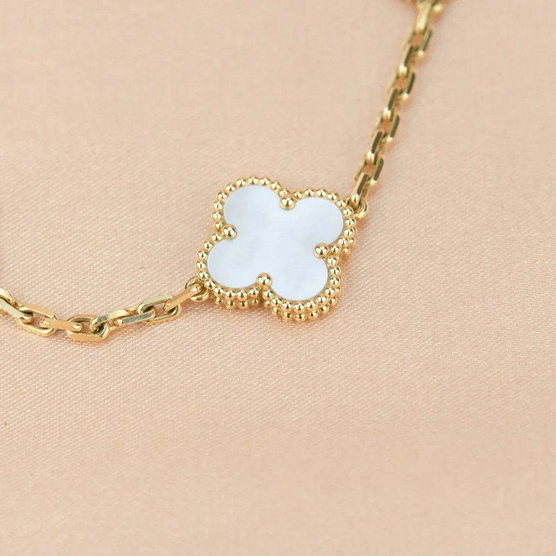 Quatrefoil 5 Motifs Bracelet, White Mother of Pearl