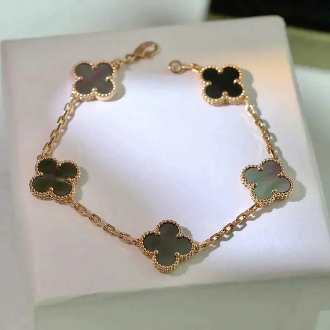 Quatrefoil 5 Motifs Bracelet, Gray Mother of Pearl