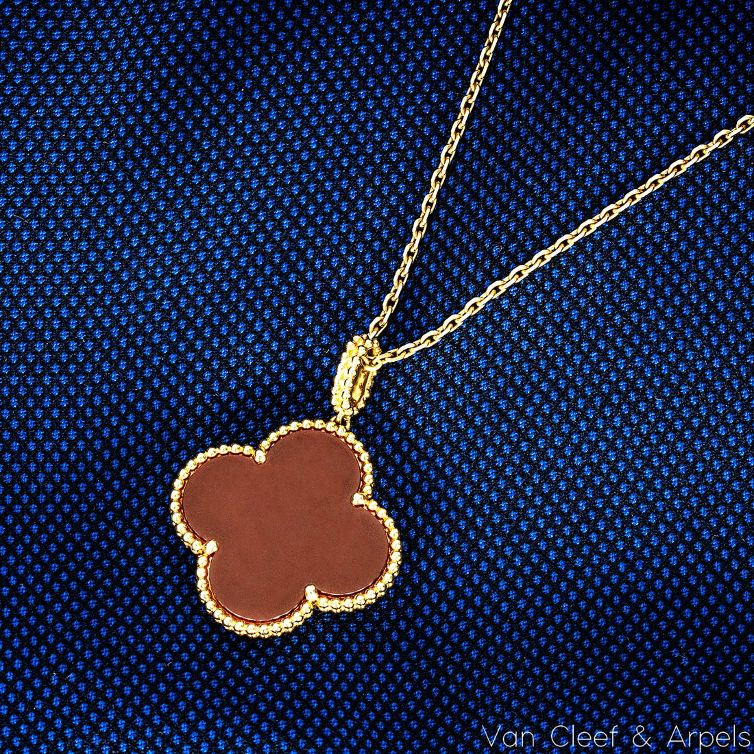Quatrefoil Long Necklace, 1 Motifs, Yellow Gold Tone, Carnelian