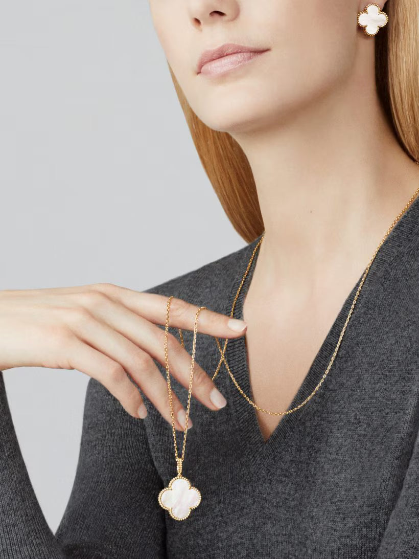 Quatrefoil Long Necklace, 1 Motifs, Yellow Gold Tone