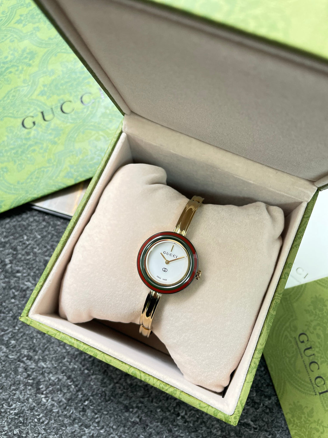 Round Watch, 18K, Yellow Gold Tone, 28 mm
