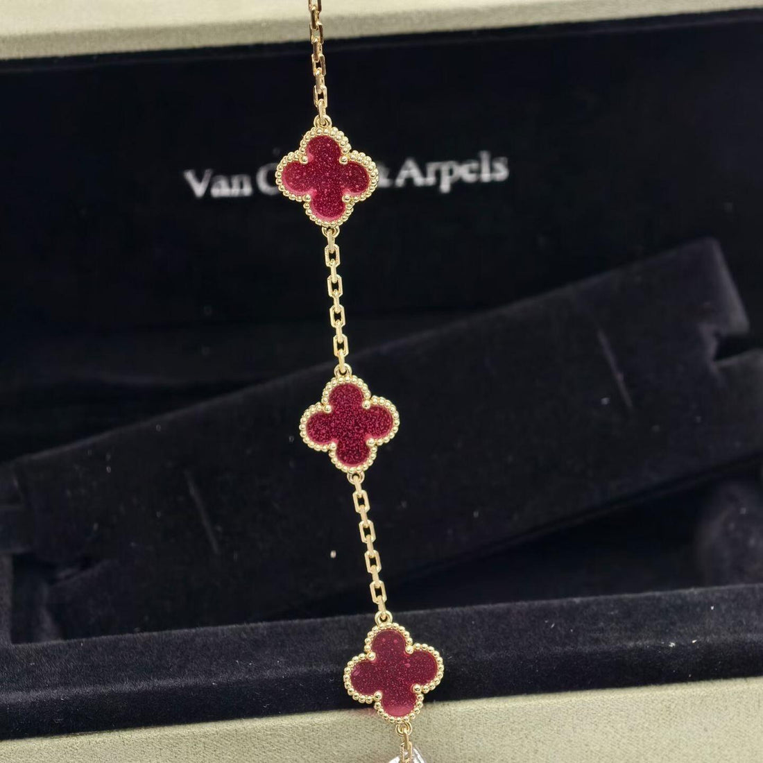 Quatrefoil 5 Motifs Bracelet, Pink Enamel