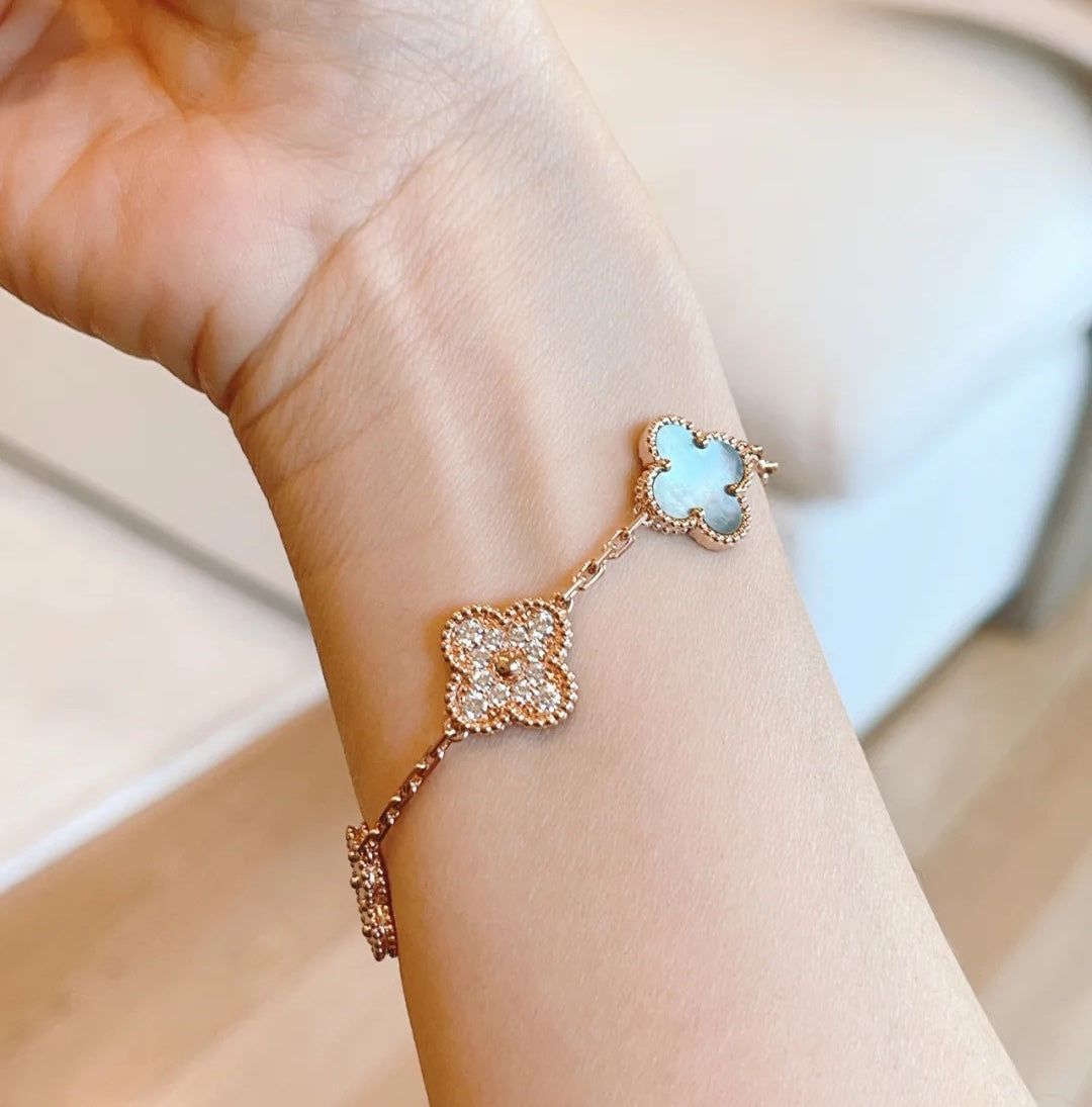 Quatrefoil 5 Motifs Bracelet, Gray Mother of Pearl