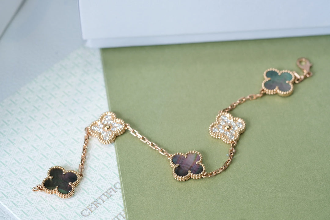 Quatrefoil 5 Motifs Bracelet, Gray Mother of Pearl