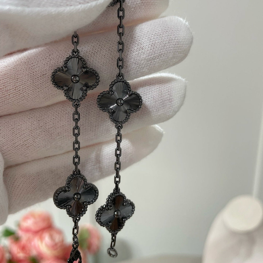 Quatrefoil 5 Motifs Bracelet, Black