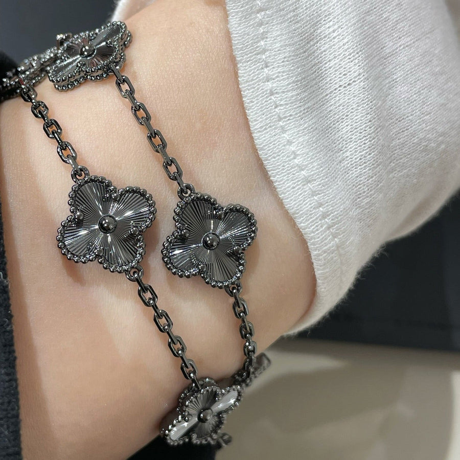 Quatrefoil 5 Motifs Bracelet, Black