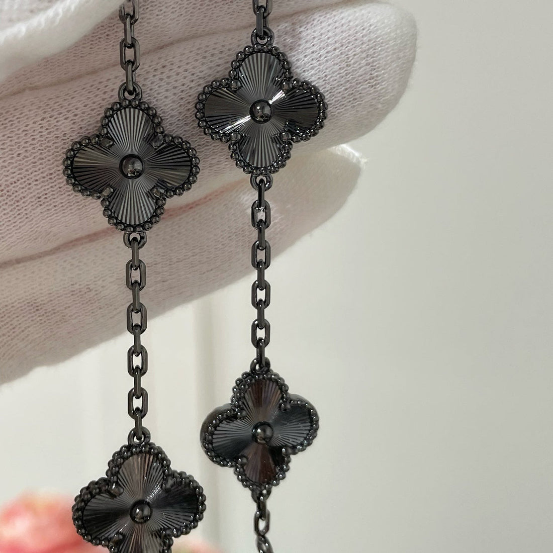 Quatrefoil 5 Motifs Bracelet, Black