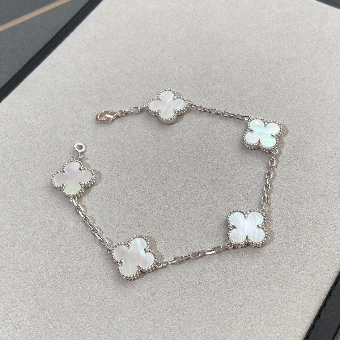 Quatrefoil 5 Motifs Bracelet, White Mother of Pearl