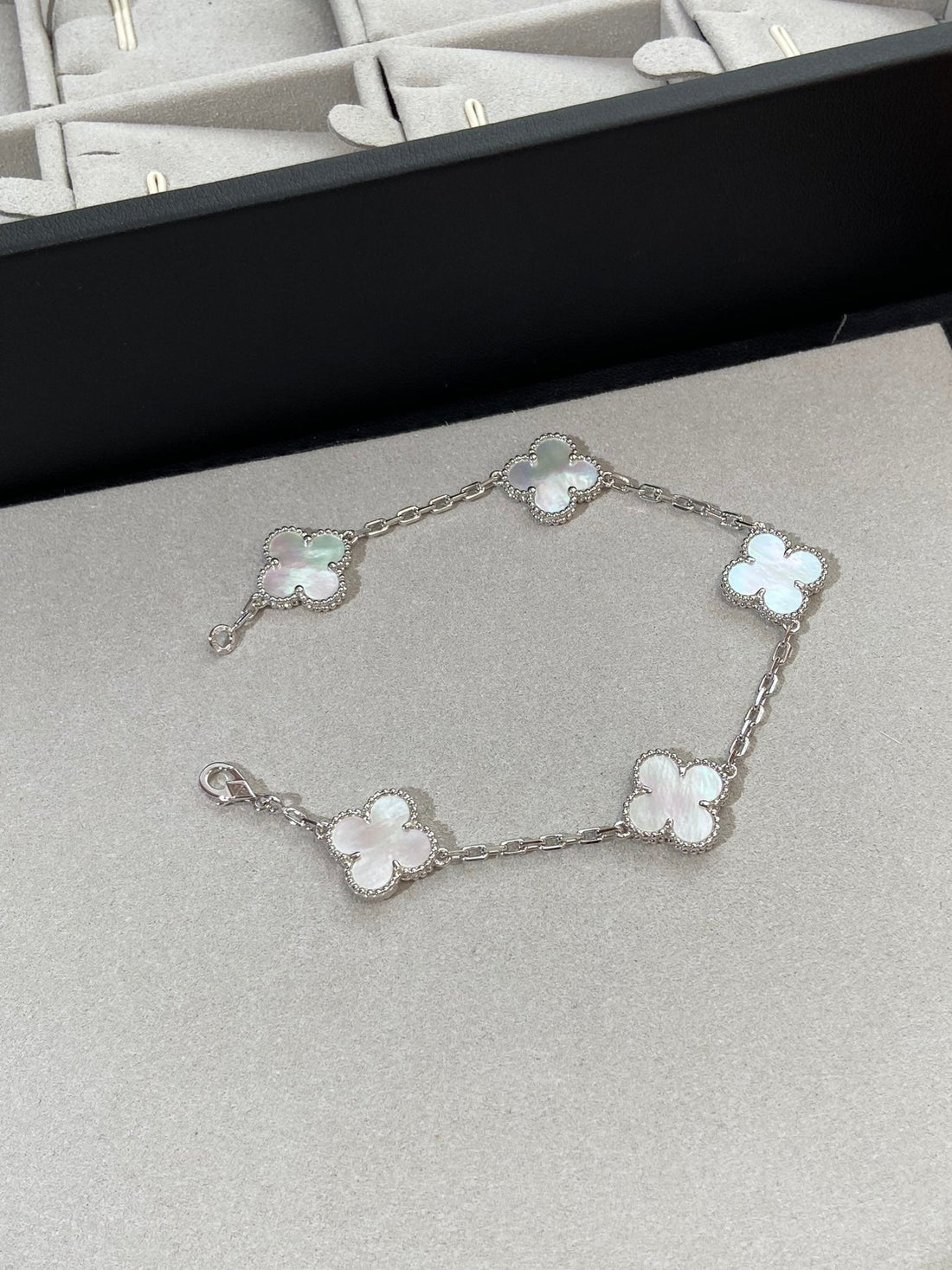 Quatrefoil 5 Motifs Bracelet, White Mother of Pearl