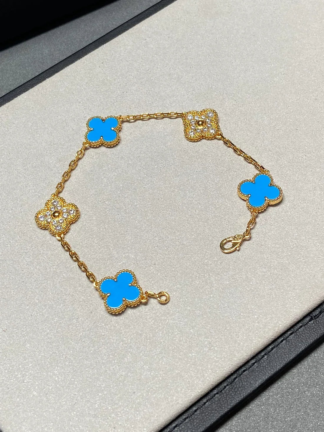 Quatrefoil 5 Motifs Bracelet, Blue Agate