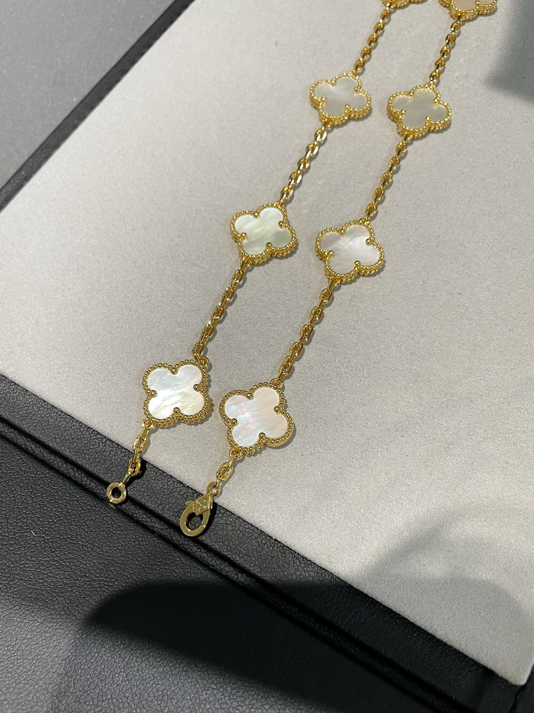 Quatrefoil Pendant Necklace, 10 Motifs, Yellow Gold Tone, Malachite