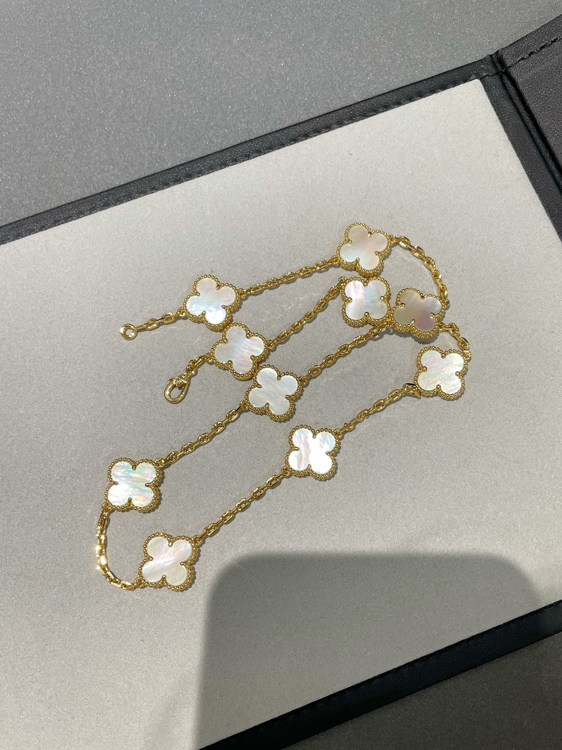 Quatrefoil Pendant Necklace, 10 Motifs, Yellow Gold Tone, Malachite