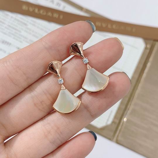 Fan-Motif Mother-of-Pearl Earrings, 18K Rose Gold Plated