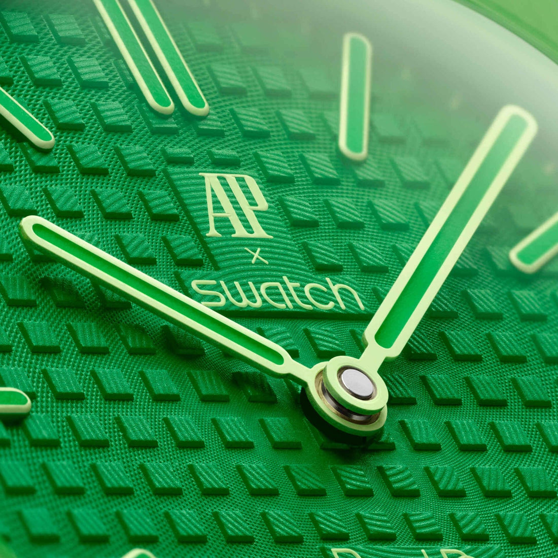 Round Watch, Green