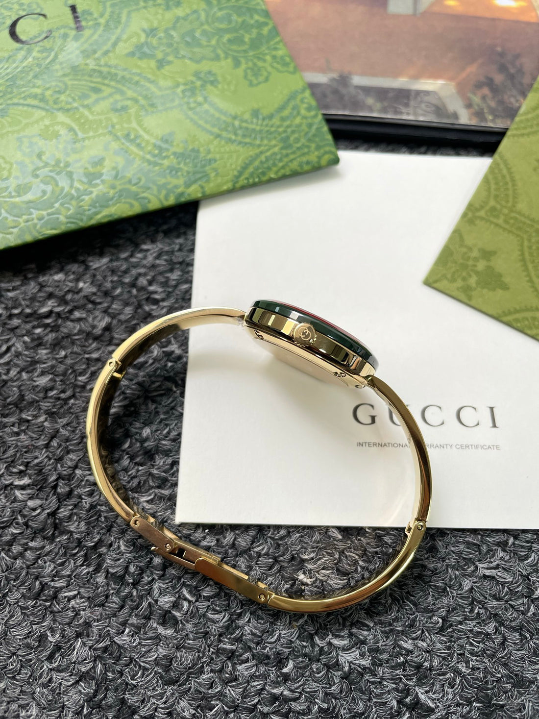Round Watch, 18K, Yellow Gold Tone, 28 mm