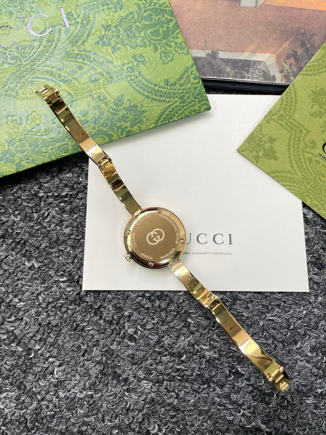 Round Watch, 18K, Yellow Gold Tone, 28 mm