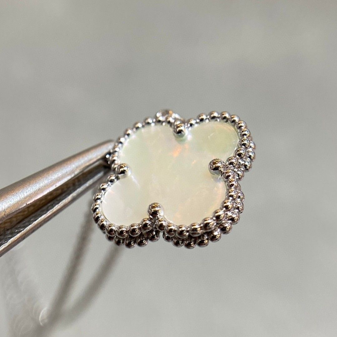 Quatrefoil Pendant Necklace, White Gold Tone