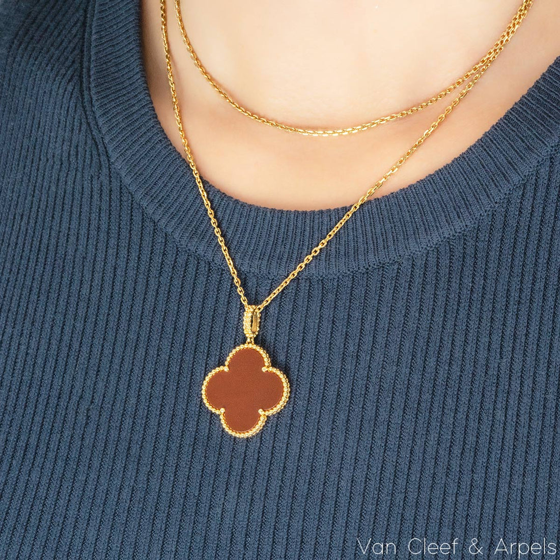 Quatrefoil Long Necklace, 1 Motifs, Yellow Gold Tone, Carnelian