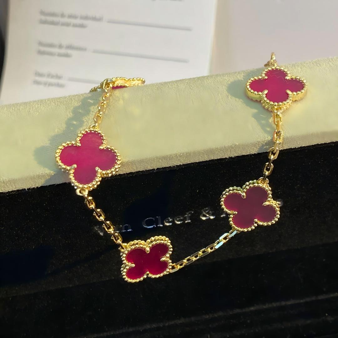 Quatrefoil 5 Motifs Bracelet, Pink Enamel
