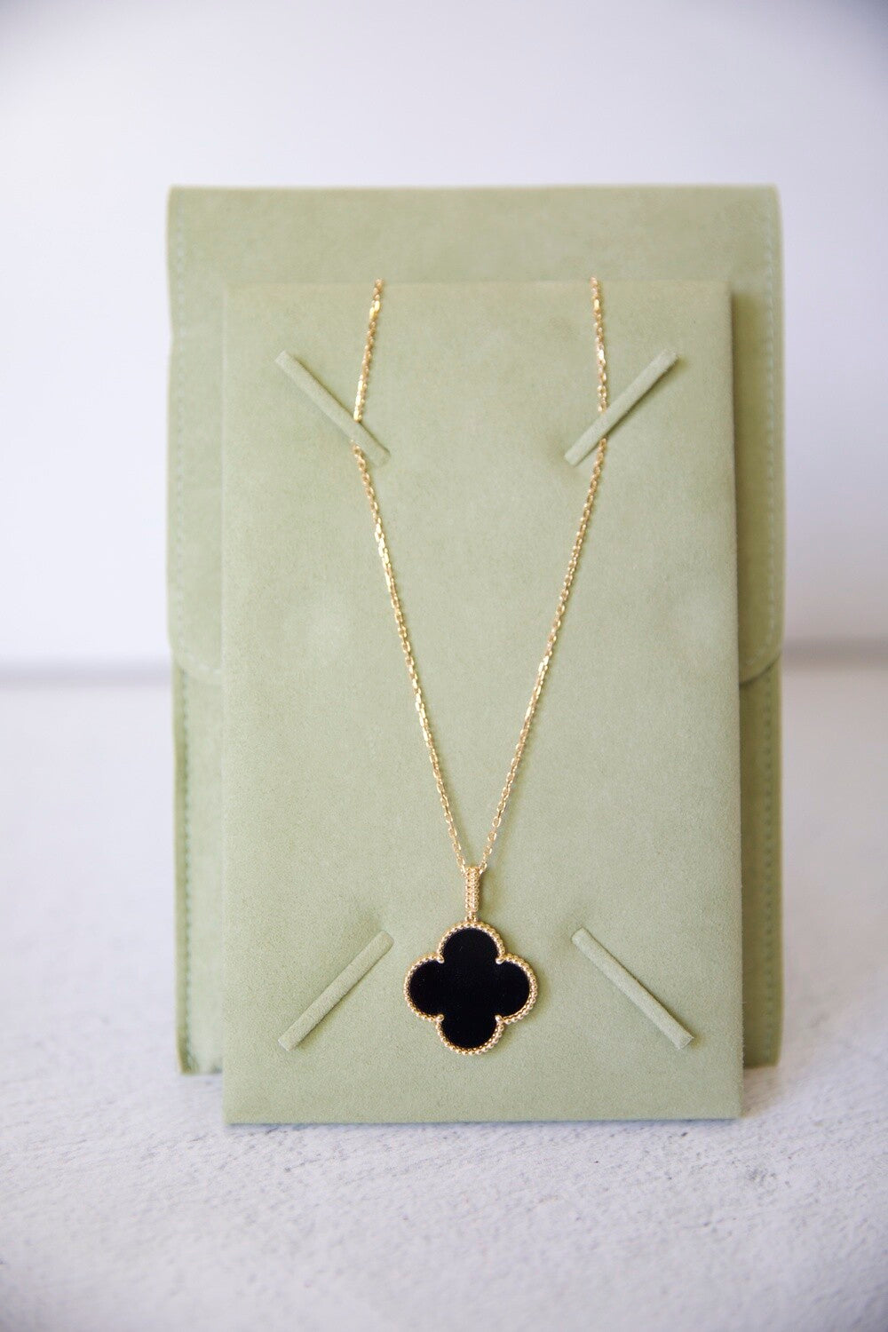 Quatrefoil Long Necklace, 1 Motifs, Yellow Gold Tone, Onyx